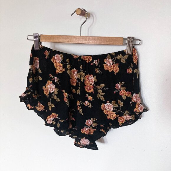 Brandy Melville Shorts - Picture 2 of 9